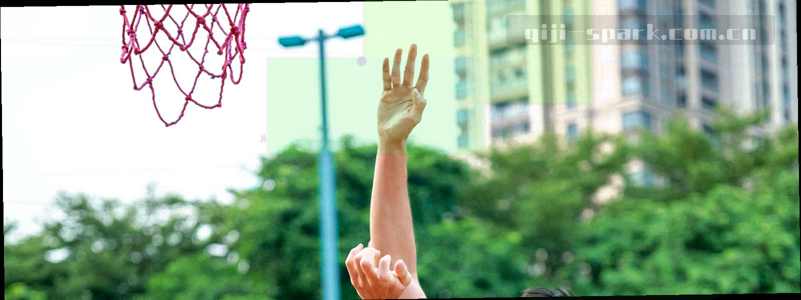 由细网格与光带构成的抽象蓝调纹理
